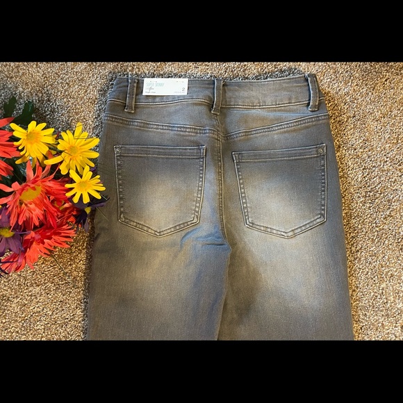Maurices Gray High Rise Stretch Skinny Jeans - Picture 4 of 8